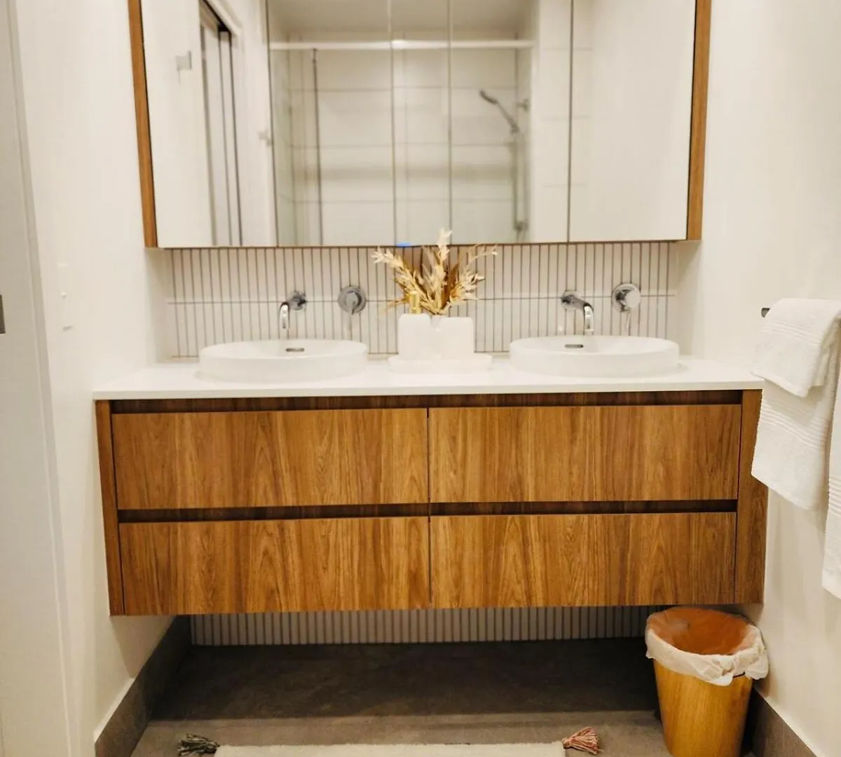 River & City View Apt Near Brisbane Airport With Infinity Pool, Spa, Sauna, Steam Room Australia
