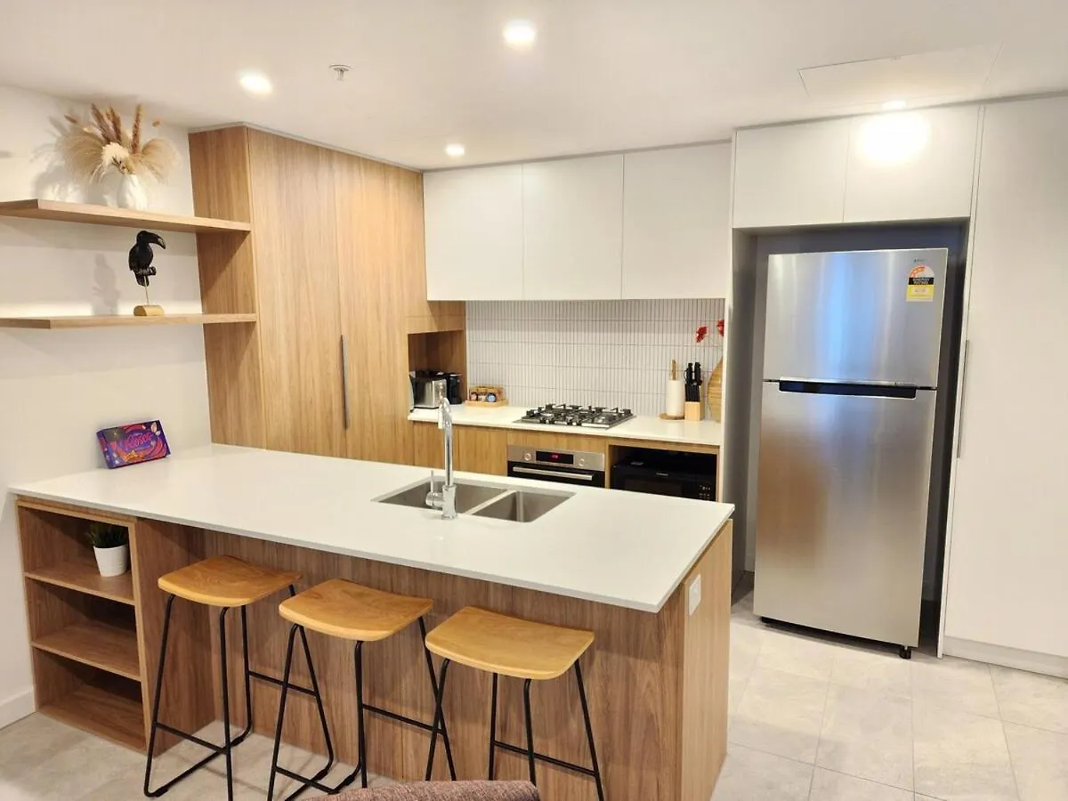 River & City View Apt Near Brisbane Airport With Infinity Pool, Spa, Sauna, Steam Room