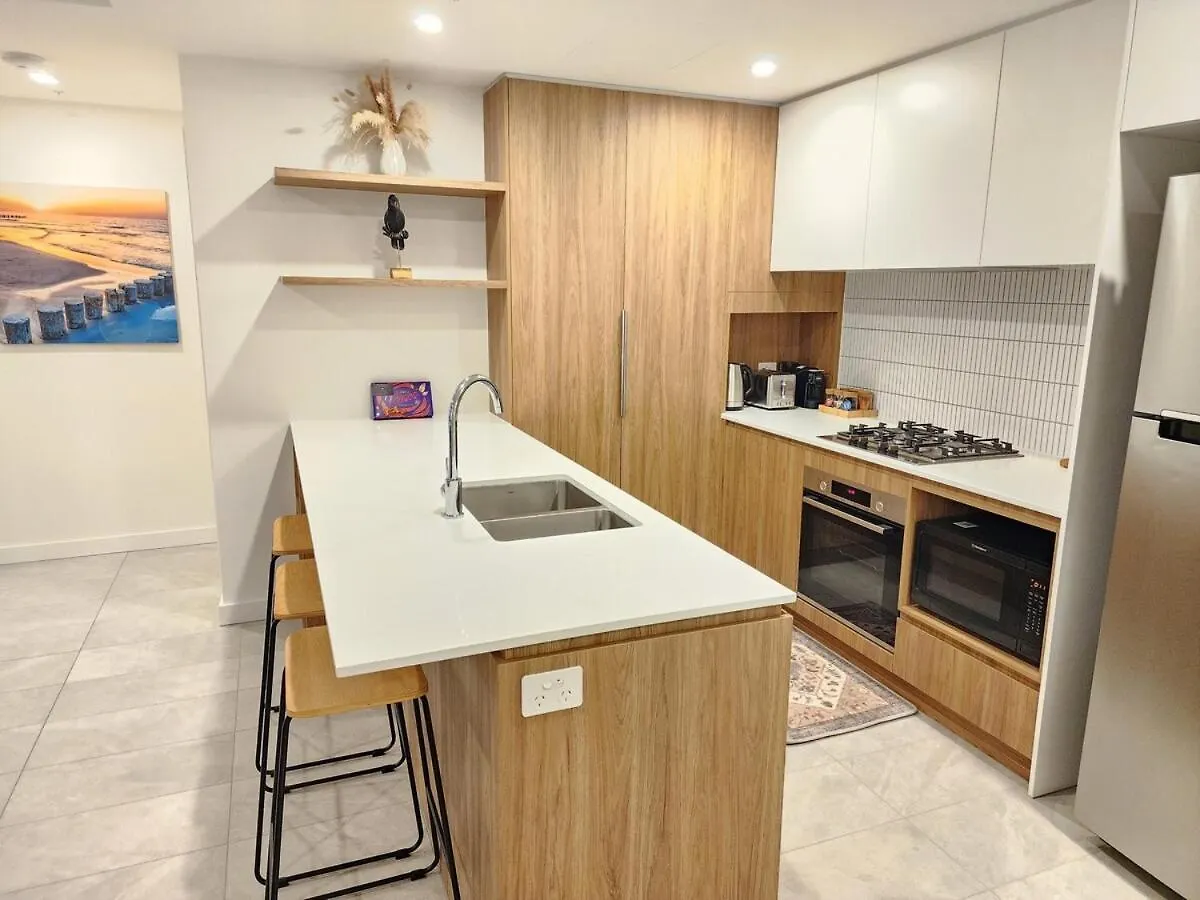 River & City View Apt Near Brisbane Airport With Infinity Pool, Spa, Sauna, Steam Room Apartment