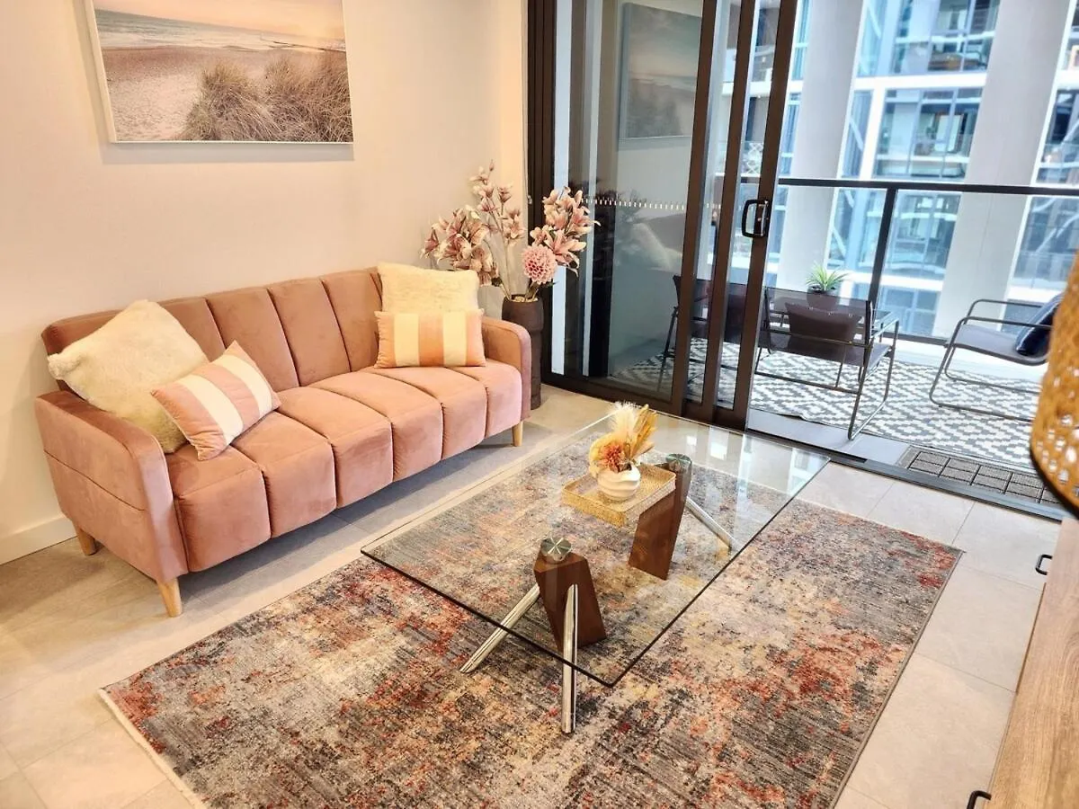 Apartment River & City View Apt Near Brisbane Airport With Infinity Pool, Spa, Sauna, Steam Room