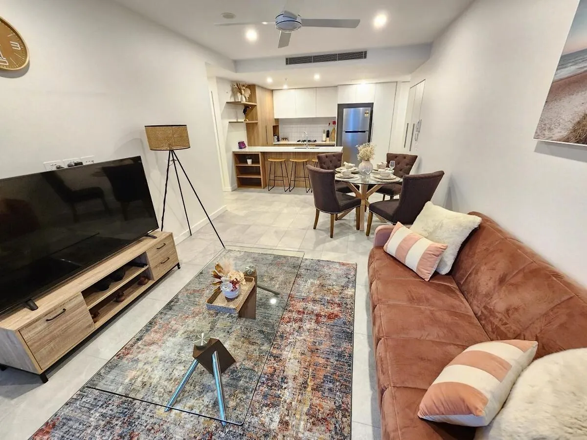 River & City View Apt Near Brisbane Airport With Infinity Pool, Spa, Sauna, Steam Room Apartment