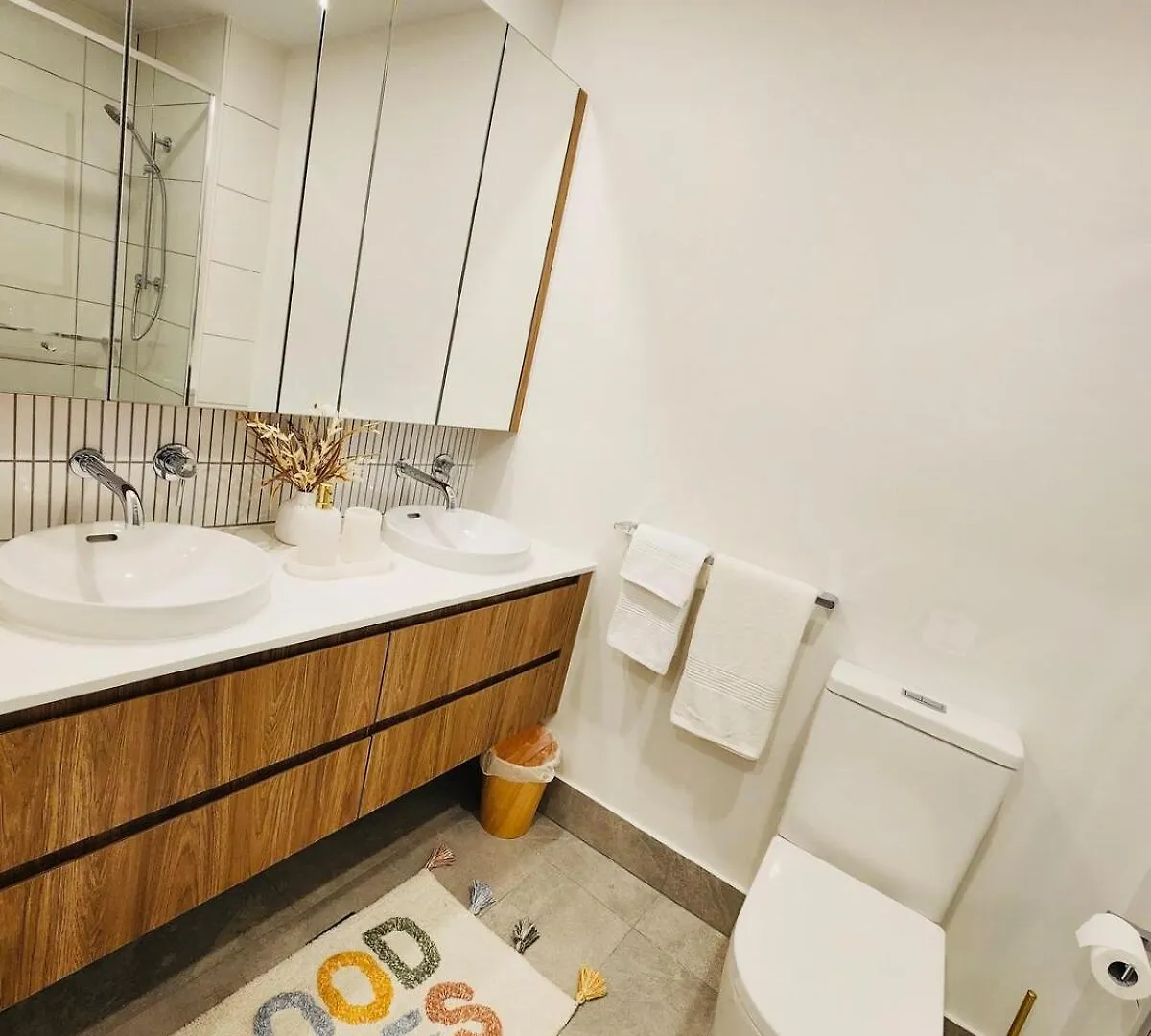 River & City View Apt Near Brisbane Airport With Infinity Pool, Spa, Sauna, Steam Room Apartment