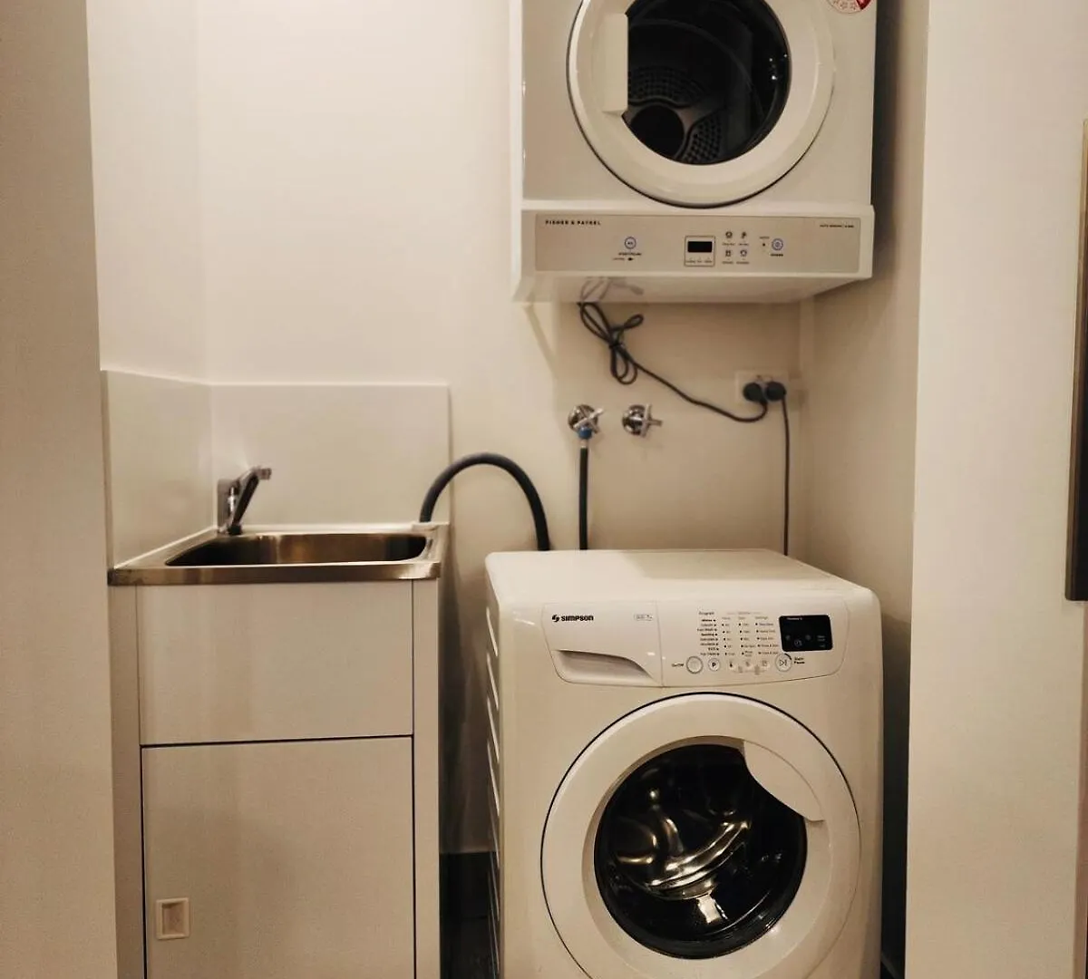 River & City View Apt Near Brisbane Airport With Infinity Pool, Spa, Sauna, Steam Room オーストラリア